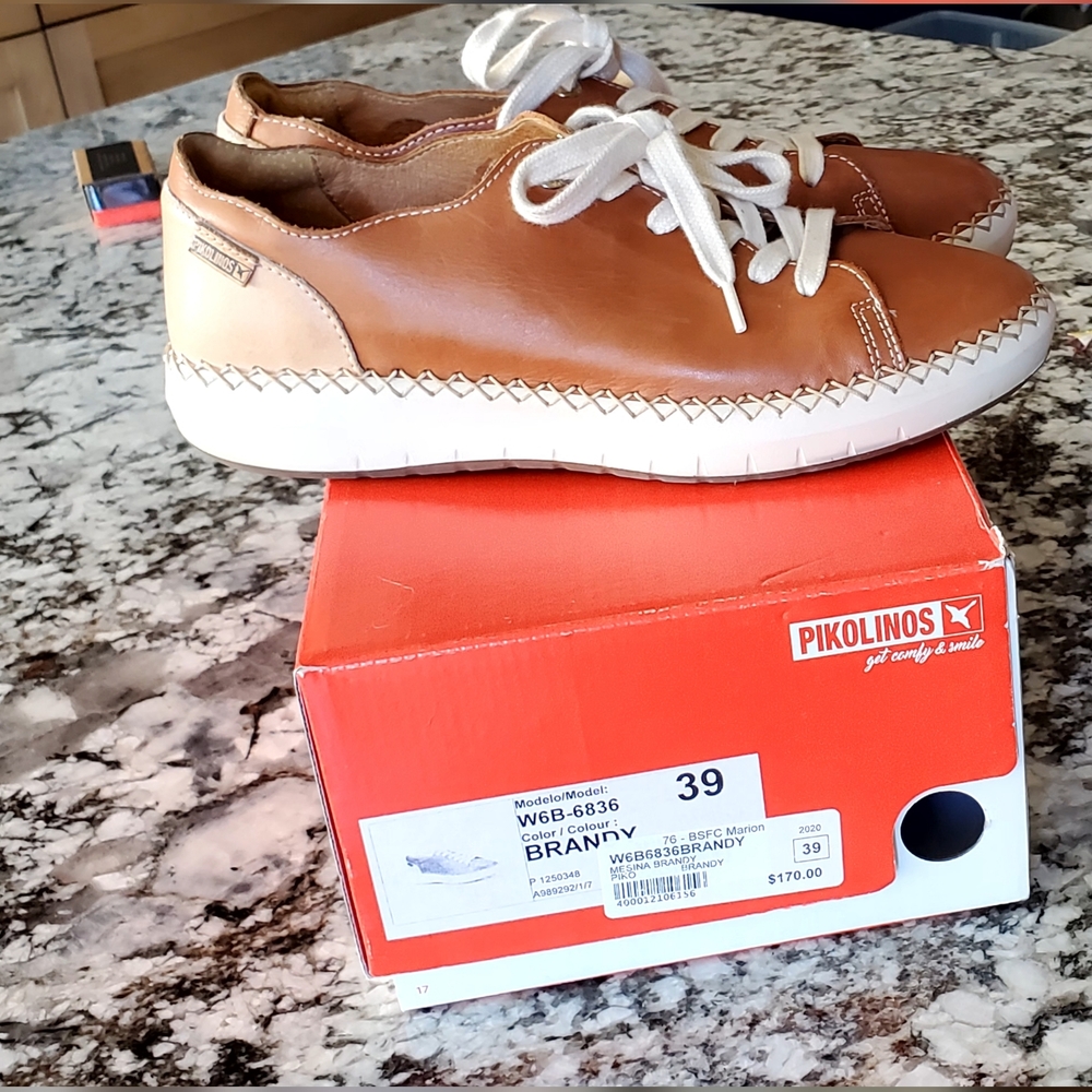 PIKOLINOS Tan and White Leather Sneakers